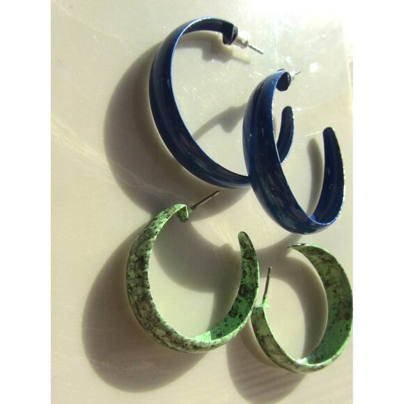 *MUST BUNDLE* Vintage Metal Post Earrings - Picture 1 of 1